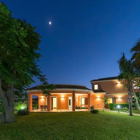 Villa Seaside - Beach Retreat With Jacuzzi 锡拉库扎 外观 照片