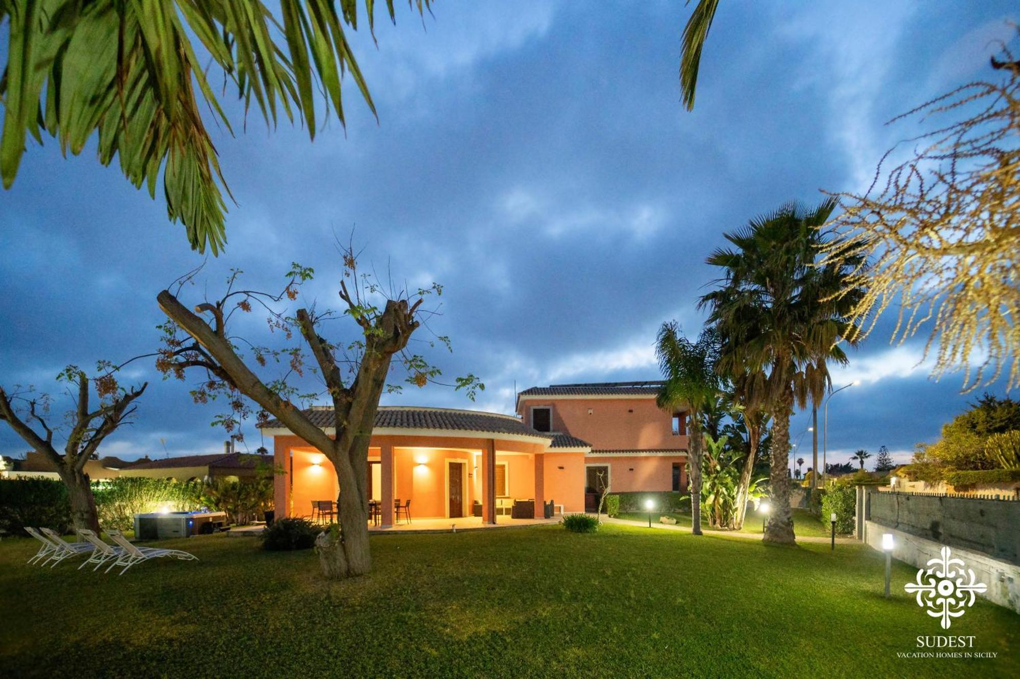 Villa Seaside - Beach Retreat With Jacuzzi 锡拉库扎 外观 照片